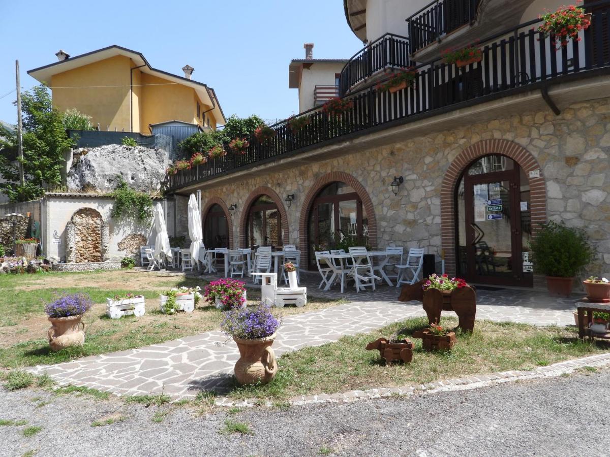 B&B La Tana Dell'Orso Villalago Exterior foto